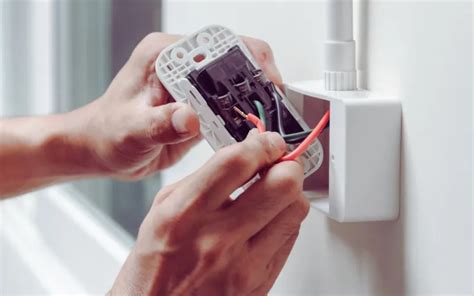 How To Test If A Wire Is Hot Without A Multimeter Electrouniversity