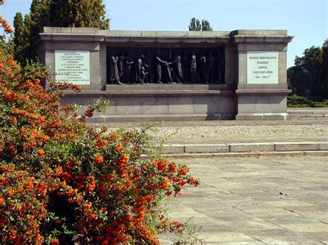 Кладбище-мавзолей советских воинов в Варшаве | это... Что такое ...