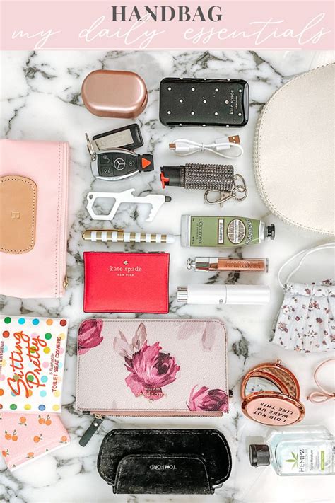 Things Everyone Should Carry In Their Purse Handbag Organization