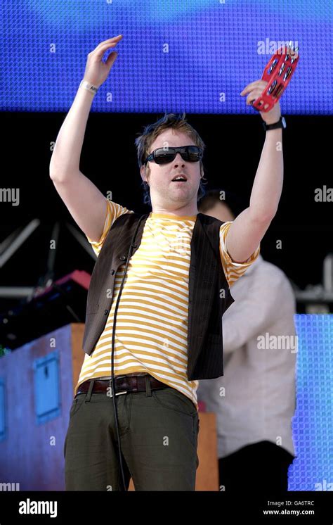 Ricky Wilson Kaiser Chiefs Performing T On Beach Hi Res Stock