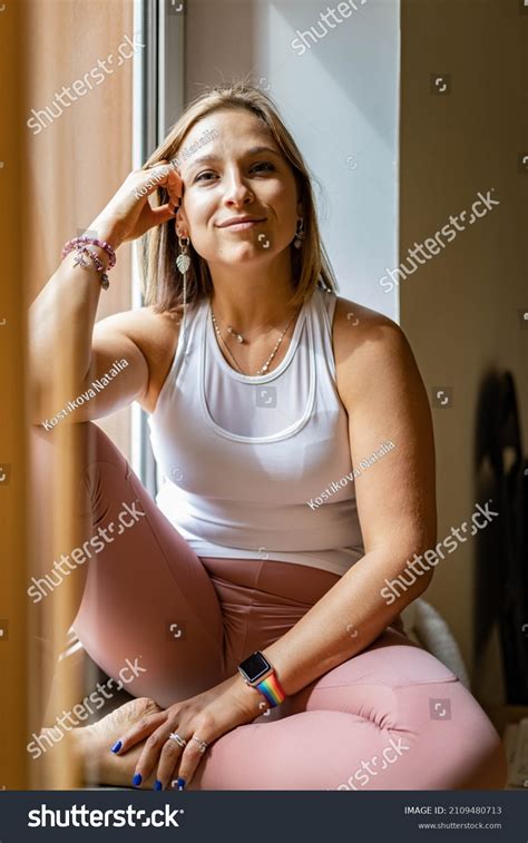 Thousand Amateur Woman Royalty Free Images Stock Photos Pictures Shutterstock