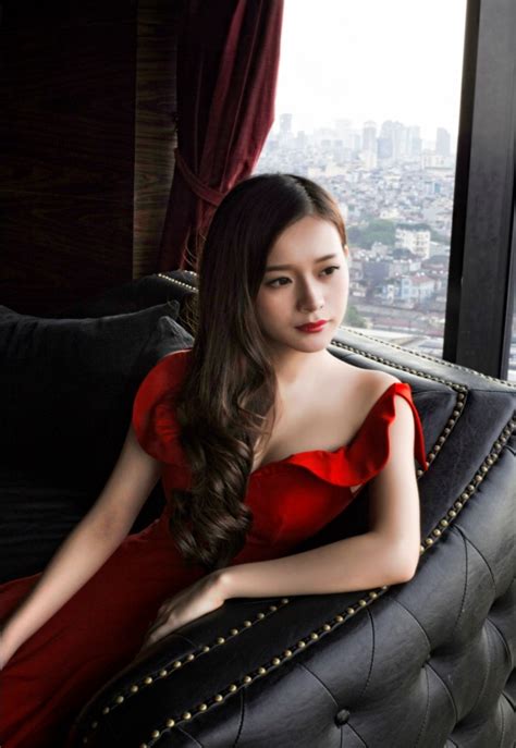 Nhan sắc xinh đẹp của hot girl nửa tỷ đồng gây sốt