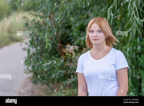 Jeune Blonde Banque De Photographies Et Dimages Haute R Solution Alamy