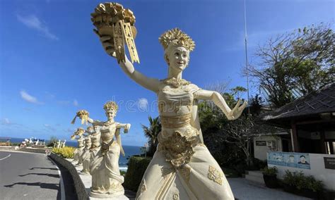 Bali Indonesia De Julio De Escultura De Bailarinas Balinesas