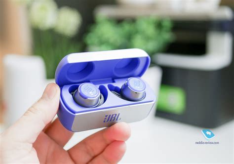 Mobile-review.com Обзор колонки Flip 5 и наушников Reflect Flow от JBL