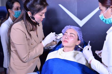 คุณหมอฝนได้รับเชิญให้เป็นวิทยากรและขึ้นสาธิตการฉีด Fusion Meso Therapy