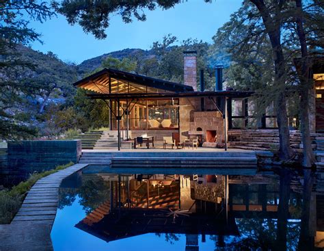 Lake Flato Designs Hill Country House That S All About The Outdoors