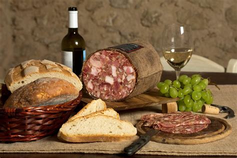 Salvatori Salumi Norcia Lartigiano Dei Salumi Di Norcia Da Oltre 30 Anni La Qualità Dei