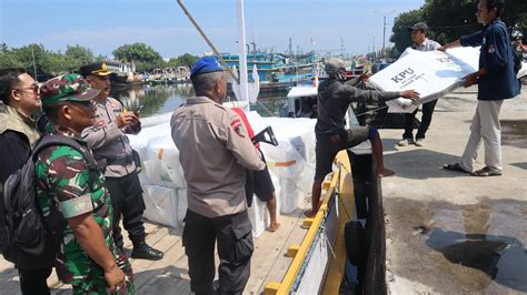 Gunakan Kapal Patroli Probolinggo Kota Kawal Distribusi Logistik