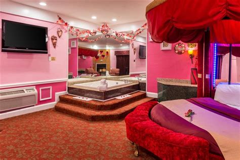 Sweetheart Theme Suite With Hot Tub And Fireplace At The Inn Of The Dove Bensalem