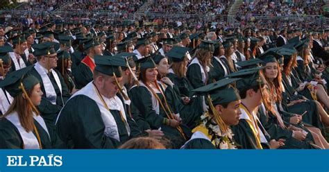 Financiamentos afundam os estudantes nos EUA dívidas superam 5 9