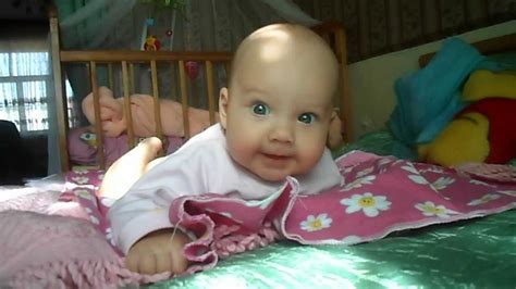 малышка смеется... - YouTube
