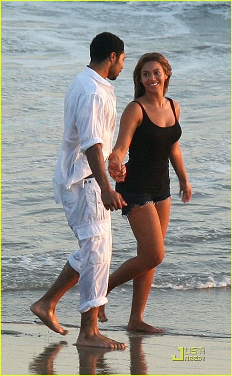 Beyonce Is A Malibu Beach Babe Photo Beyonce Knowles