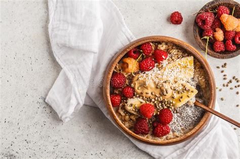 Gachas De Avena De La Harina De Avena Con Las Semillas Del Chia Las