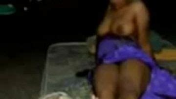 Indische Amateur Frau zeigt ihren Körper und fickt PORNDROIDS