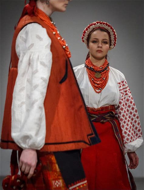 Pin by Mikka Janis on вінок Ukainian flower head wreath modern and ...