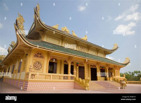 Buddhist Golden Temple Hi Res Stock Photography And Images Alamy