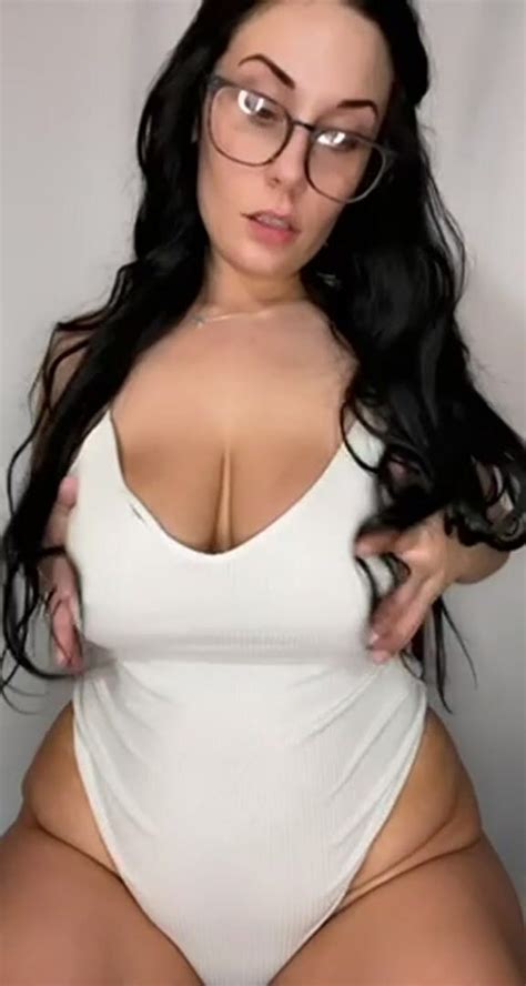 Dites Moi Ce Que Vous Pensez De Baiser Une MILF