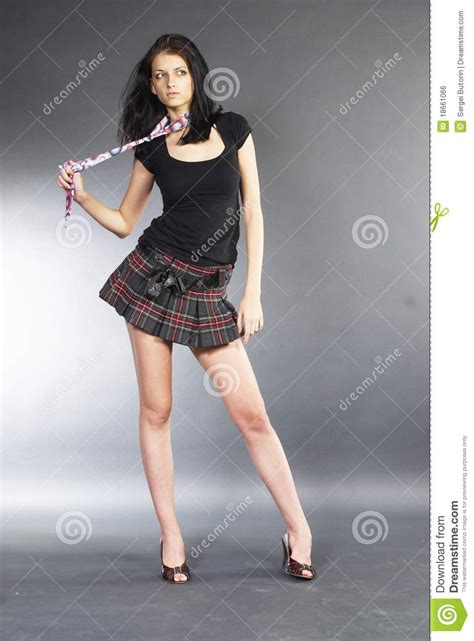 Brunette Hermoso Y Atractivo Foto De Archivo Imagen De Sensual Fondo 18661066