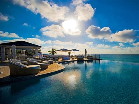 Luxury Resort Getaways in The Bahamas
