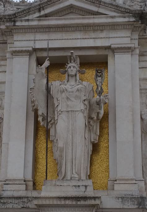 Vittoriano Altare Della Patria Dea Roma L Italia Turrita