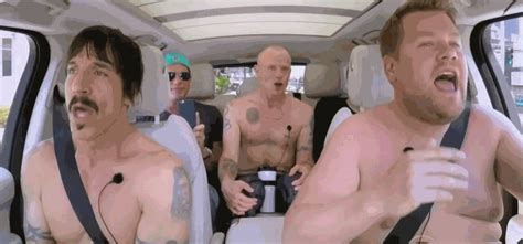 Benvenuti A Bordo Con Le Star Red Hot Chili Peppers Nudi Per Corden La Stampa