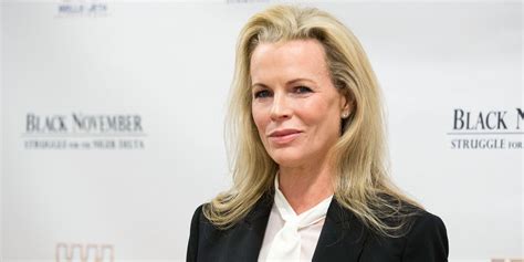 Kim Basinger la millonaria sex symbol de los 80 que compró un pueblo malgastó su dinero y hoy