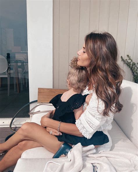 Weronika Rosati pokazała się w bikini na spacerze z córką na plaży w Kalifornii