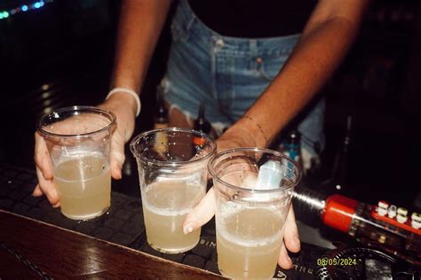 Photos - Five Bucks Drinkery