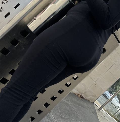 Blonde Nerdy College White Girl With Nice Shape Spandex Leggings Yoga Pants Forum