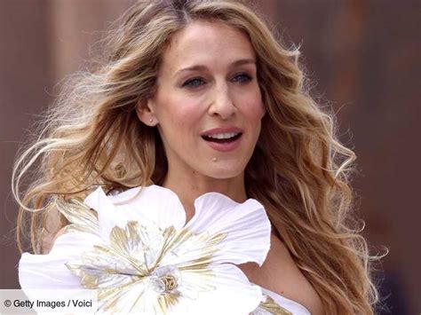 Sex and the City Sarah Jessica Parker porte son sac mythique sur le tournage de la série Voici