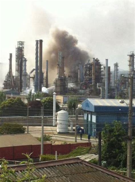 Dos Personas Heridas Deja Incendio Que Afect A Planta De Enap En