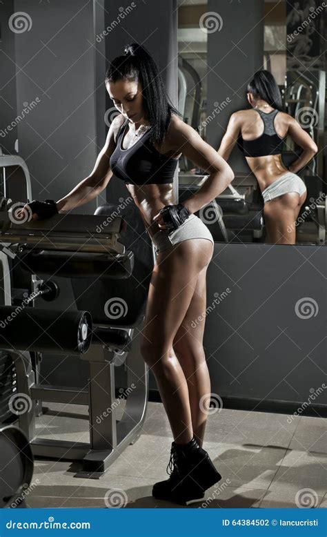 Gorgeous Brunette Lifting Some Weights And Working On Her Biceps In A