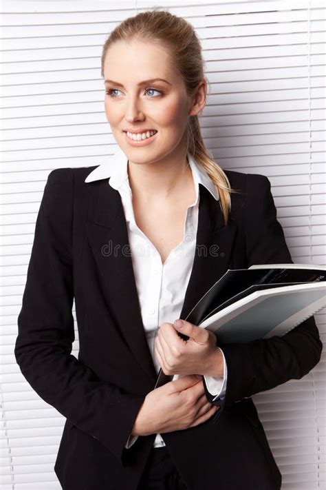 Femme D Affaires Blonde Attirante Avec Le Fichier Image Stock Image Du Employ Attitude