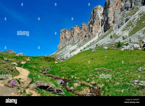 Trekking From Passo Giau Ponta Lastoi De Formin And Spiz De Mondeval