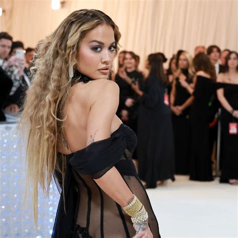 Heidi Klum Tr Gt Ein Naked Dress Das Absolut Sinnlich Und Auch Ein Bisschen Verr Ckt Aussieht