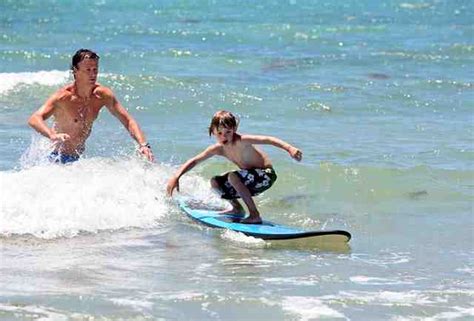 Où faire du surf pour débutant Apprentice surfers how to start