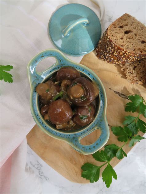 Garlic Mushrooms in White Wine sauce - 100% Vegan RootsandCook