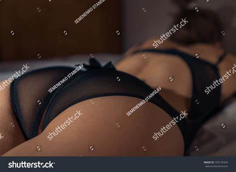 Sexy Bikini Girl On Bed Foto Stok 755170354 Shutterstock