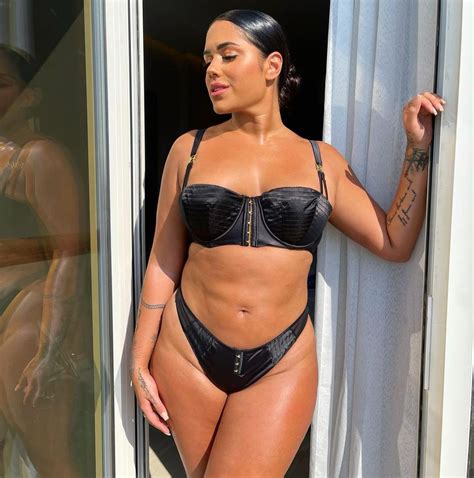Malin Andersson Shows Off Her Curvy Figure In A Sexy Black Bikini After Branding All Men Trash