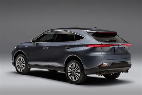 Toyota brings back the Venza crossover-wagon as a hybrid
