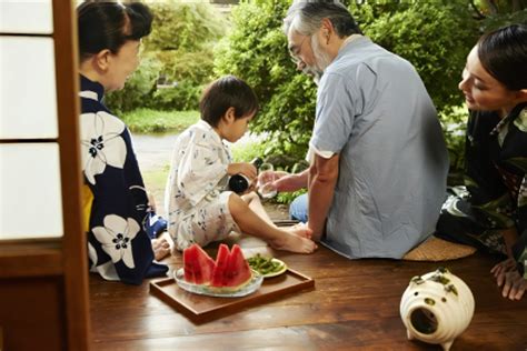 お盆”とは】時期はいつ？何をする？地域による違いや過ごし方まとめ 『親の雑誌』ブログ