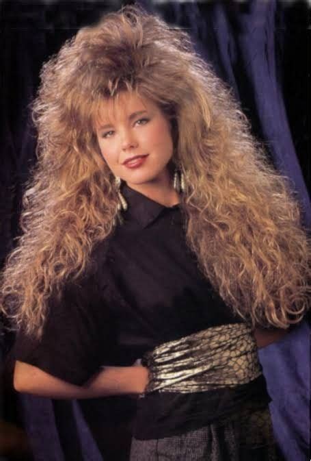 Pin By Julia Nandez On Cds Teased Hair Blonde Girl Hair