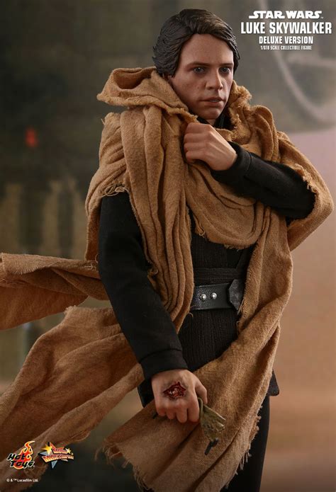 Hot Toys Luke Skywalker Deluxe Version Has All The Accessories