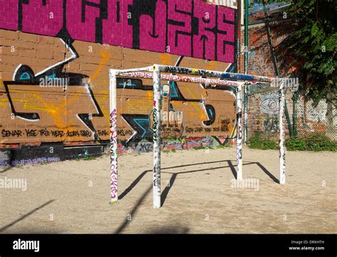 Aire de jeux urbaine paris Banque de photographies et d’images à haute ...