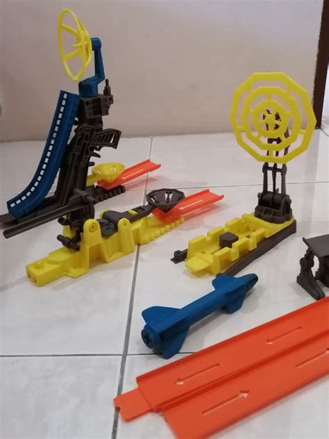 Hot Wheels Trick Tracks Radar Rocket Starter Set Hobbies Toys Toys Games On Carousell