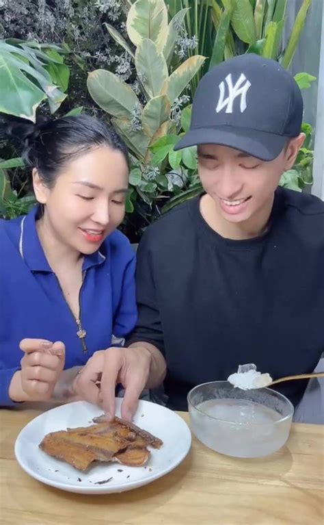 Hot TikToker lần đầu thử món cơm độc lạ của miền Tây và cái kết ngỡ ngàng