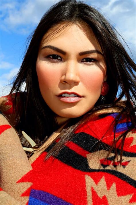 Native American Model Angela Analok Xoxo Native American Women Native American Beauty