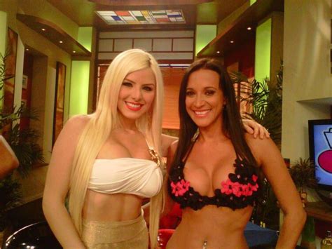 7 Hot Sexy Marines Hernandez Bikini Pics