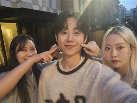 Kinh Ng C Tr C Ngo I H Nh Sao Nh Hot Nh T V N Sao B Ng Sau N M